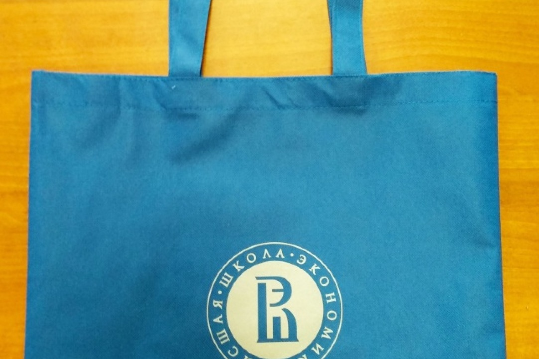 Иллюстрация к новости: Тканевые сумки с логотипом Вышки доступны в типографии ВШЭ